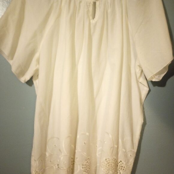Kim Rodgers short sleeve top with eyelet lace scalloped hem - Picture 5 of 13